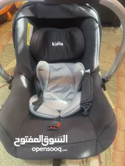  1 كارسيت أطفال مستعمل بحالة ممتازة للبيع