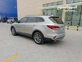  3 HYUNDAI GRAND SANTA FE