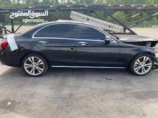  25 مرسيدس C300 باللون الاسود الملوكي فل اضاافات مع بانوراما ايرباجات الوكالة وشصيات الوكالة