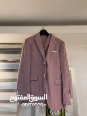  1 بدل واحد لونها ازرق والاخرى لونها وردي