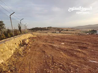  15 ارض مميزه جدا 3 دونمات ونصف قرب اتستراد جرش