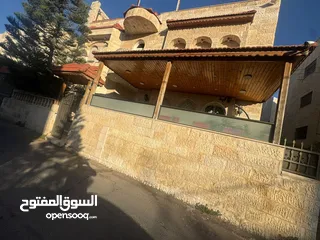  3 عمارة للبيع في اجمل منطقة حي عدن منطقة هادئة سكن خاص قريبة من جميع الخدمات