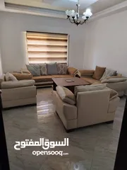  2 طقم كنب 7مقاعد مع طاولات الوسط 200 دينار
