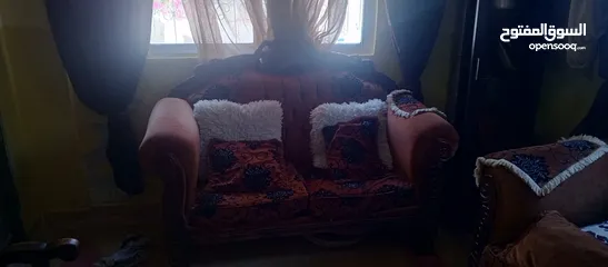  2 طقم كنب 7مقاعد مستعمل بحاله ممتازه لا يحتاج لاي صيانه