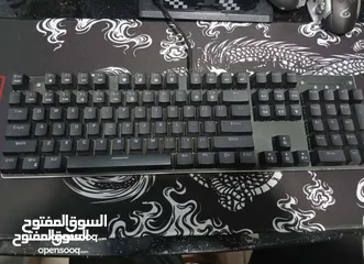  1 كيبورد مكنيكي بلو سويتش ولا شخطه بحاله الوكاله