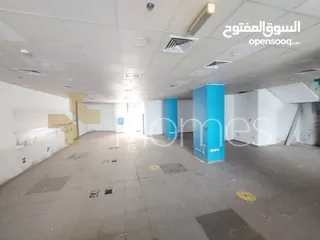  3 معرض يصلح لكافة الاعمال التجارية للبيع في شارع عبدالله غوشه