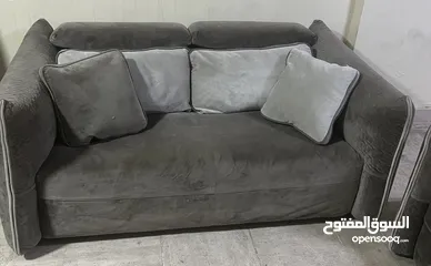  6 ‎3 + 2   لون جردوني نظاف  عدد Sofa  2  صنع امريكي من ابيات