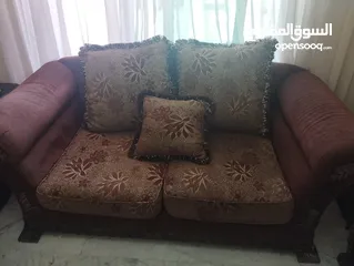  3 طقم كنب مع طاولات مستعمل بحالة جيدة جدا