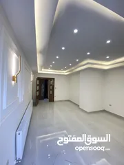  8 شقة فاخر شبة ارضي في طريق المطار الحويطي 170 متر داخلي و خارجي 170 متر بسعر مميز وتشطيب فلل