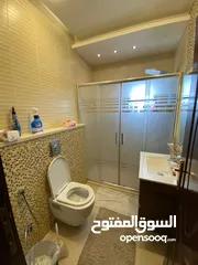  11 شقة طابق ثالث مع رووف بسعر مميز في منطقة حي الصحابة