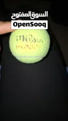  1 كرة تنس صفراء اللون استعمال خفيف جميلة جدا