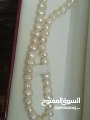  3 عقد لؤلؤ تحفه غاية في الجمال كما موضح بالصور يستحق الاقتناء موجودفي اربد شارع بلاط الشهداء