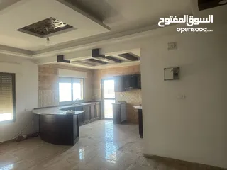  12 شقة مطله على عمان
