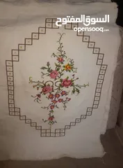  28 تطريز يدوي اثواب وبراويز وساعات وتوزيعات وكتابة بالتطريز على البلايز وصواني مطرزة ومرايات مطرزة