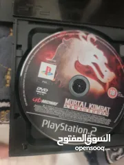  2 بلايستيشن 2 للبيع نظيفه جدا بس في جرح خفيف ومعها سيدي اصلي مستحيل تلاقي بسوق