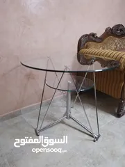  1 طاولة زجاج للبيع بحالة وكالة استخدام شهر