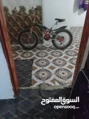  1 دراجة هوائية السعر خمسين ألف ريال يمني قابل للتفاوض