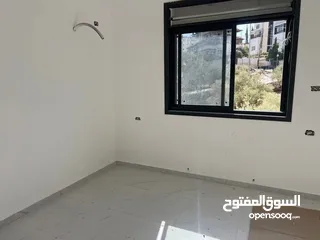  3 شقه فارغة للايجار في عين منجد لم تسكن من قبل