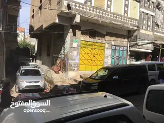  12 عرطة محل تجاري وسط مدينة اب جوار مستشفى الثوره مساحة عشره متر في اربعه وارتفاعه 8متر وتقدر تساويه مع