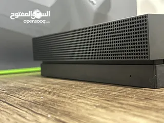  7 جهاز Xbox One X بحالة الجديد مع كرتونته