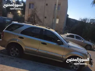  15 كيا سيرينتو جيب.بحالة ممتازة مش ناقصها شيء.كاش او اقساط
