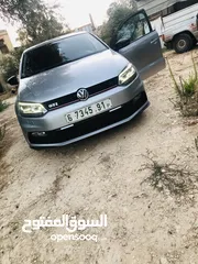 2 بولو/ ماتور 1400/  لون السياره فضي ،مش ناقصها السياره ولا برغب  فحصها جيد جدا ، موديل 2010