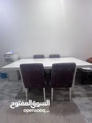  4 طاولة طعام بحالة جيده