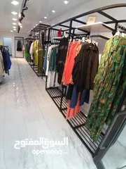  3 محل ملابس نسائية  للبيع عتب وديكوره  في شارع السلام -ابوسليم شارع حيوي ومعروف   مساحته  11×
