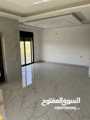  11 شقة طابق اخير مع روف/ مساحة 205م/ شفا بدران/ ترس واسع و مطل على شارعين/ صرف صحي واصل