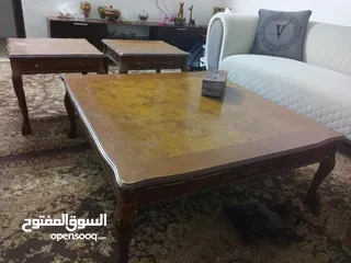  3 عفش للبيع طاولة سفرة وطاولة تلفزيون حالتة ممتازة