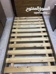  3 تخت خشبي فردي بحالة ممتازة