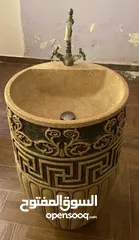  6 مراحيض عدد 2  وشطافه   ومغاسل عدد 2 وجاكوزي