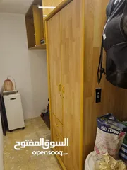  2 خزانة خشب زان  بحالة ممتازة للبيع