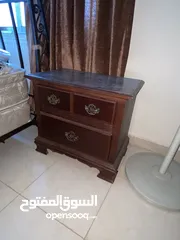  4 خزانه مع تسريحه و2 كومودينا