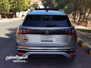  8 Volkswagen ID.6 Crozz PRO PIANO BLACK 2024 GOLD البيع كاش أو أقساط