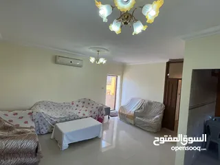  16 شقة للبيع في المهندسين 350 متر مربع طابق 3 مع روف كبير مميزة جداً من المالك