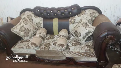  5 غرفة ضيوف كنب 7 مقاعد  كاملة  مع طاولاتها والموكيت والبرداي قابل للتفاوض