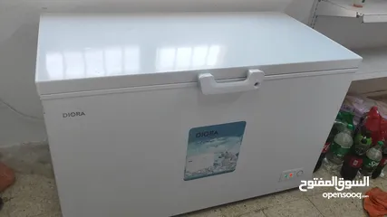  2 ثلاجة وفريزر وماكنة كاش للبيع