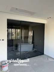  18 فايز شويكي للزجاج و المرايا
