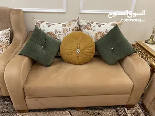  2 كنب صالون (11)مقعد نضيف شبه جديد للبيع بسعر مناسب