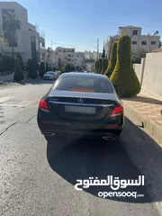  3 Mercedes Benz E200 2020 night package . مرسيدس الفئة E200 2020 7 جيد لون أسود فتحة في السقف