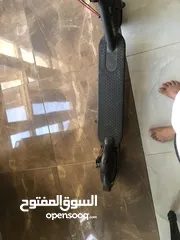  1 سكوتر كهربائي