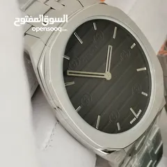  5 الساعة التريند جوتشي ... الرفيعة ... بسمك كريدت كارد ..... نسخة عالية الجودة .... ،،A7+  متوفرة الان