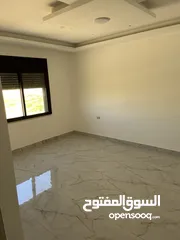  22 شقة طابق اخير مع روف/ مساحة 205م/ شفا بدران/ ترس واسع و مطل على شارعين/ صرف صحي واصل