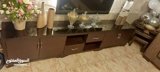  5 خزانة شاشة مع رفوف خشب لاتيه بحالة ممتازة  قياس 240  للإستفسار 079895009