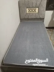  1 تخت مفرد هيدروليك مع للفرشه 110 دينار