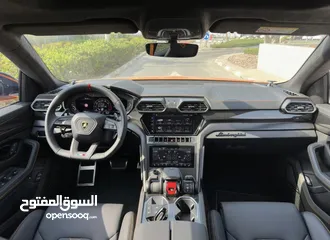  12 Lamborghini Urus 2024