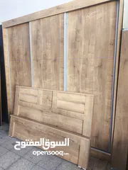  4 غرفة نوم بلون خشبي مميز