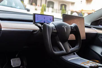  17 Tesla Model 3 2023 Standard plus   السيارة مميزة جدا و قطعت مسافة 7,000 كيلو متر فقط فقط