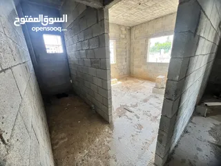  4 فرصه العمر شقة سكنيه في منطقه حيويه في افضل مناطق طولكرم شقه سكنه بمساحة ممتازه للسكن او الاستثمار